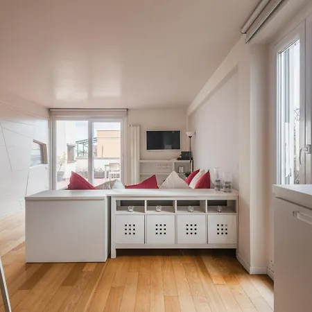 Appartamento Con Terrazzo - Vicino Centro Di *